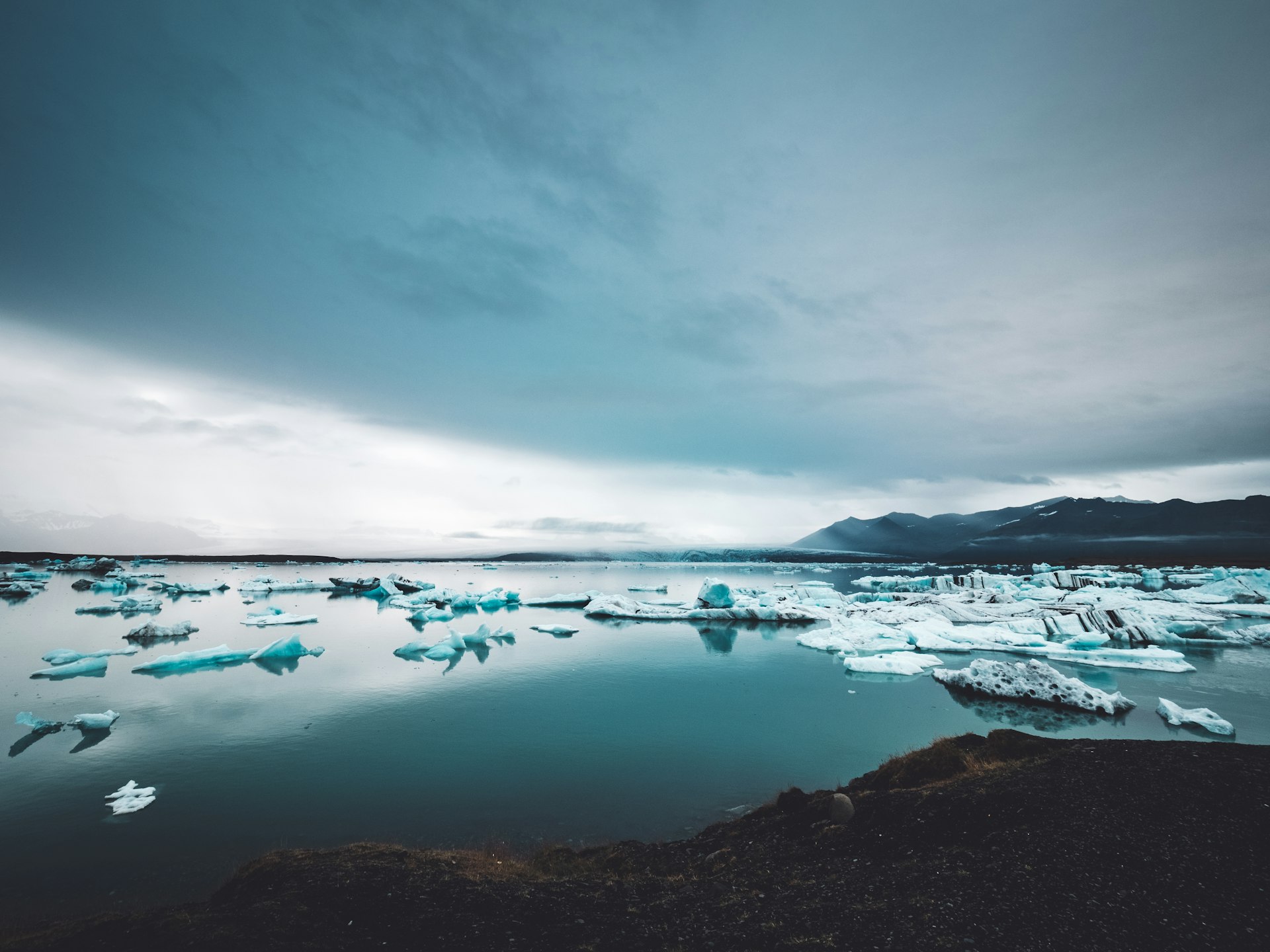 Icebergs en la laguna glaciar de Jökulsárlón, en Islandia