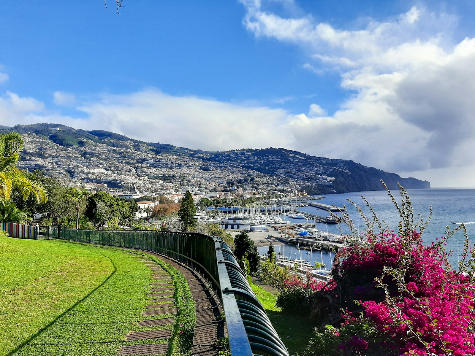Vista de Funchal y su bahía, en Madeira