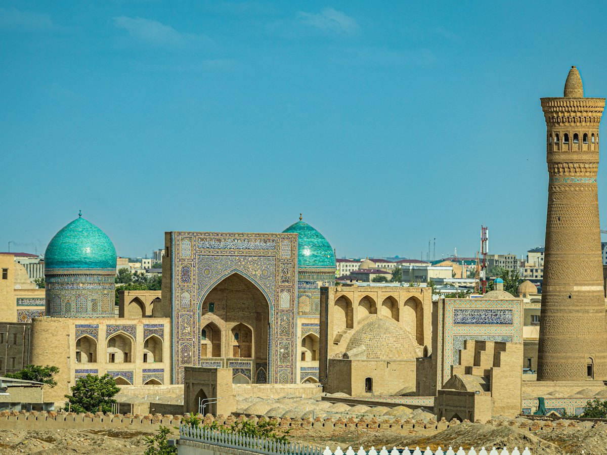 Complejo Poi Kalon y su minarete, en Bukhara